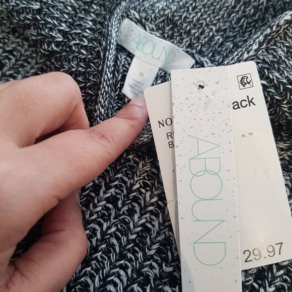 NWT ABOUND Nordstorm brand women's black sweater top, Size Medium - Picture 10 of 11